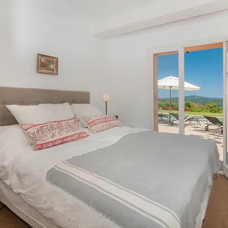 Vila Sleeps 6 Pool Air Con Wifi *