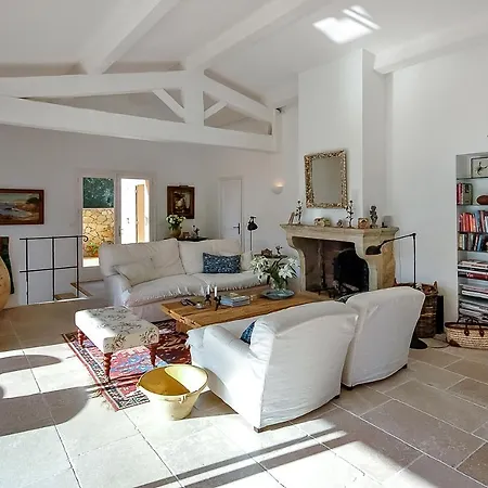 Sleeps 6 Pool Air Con Wifi Vila